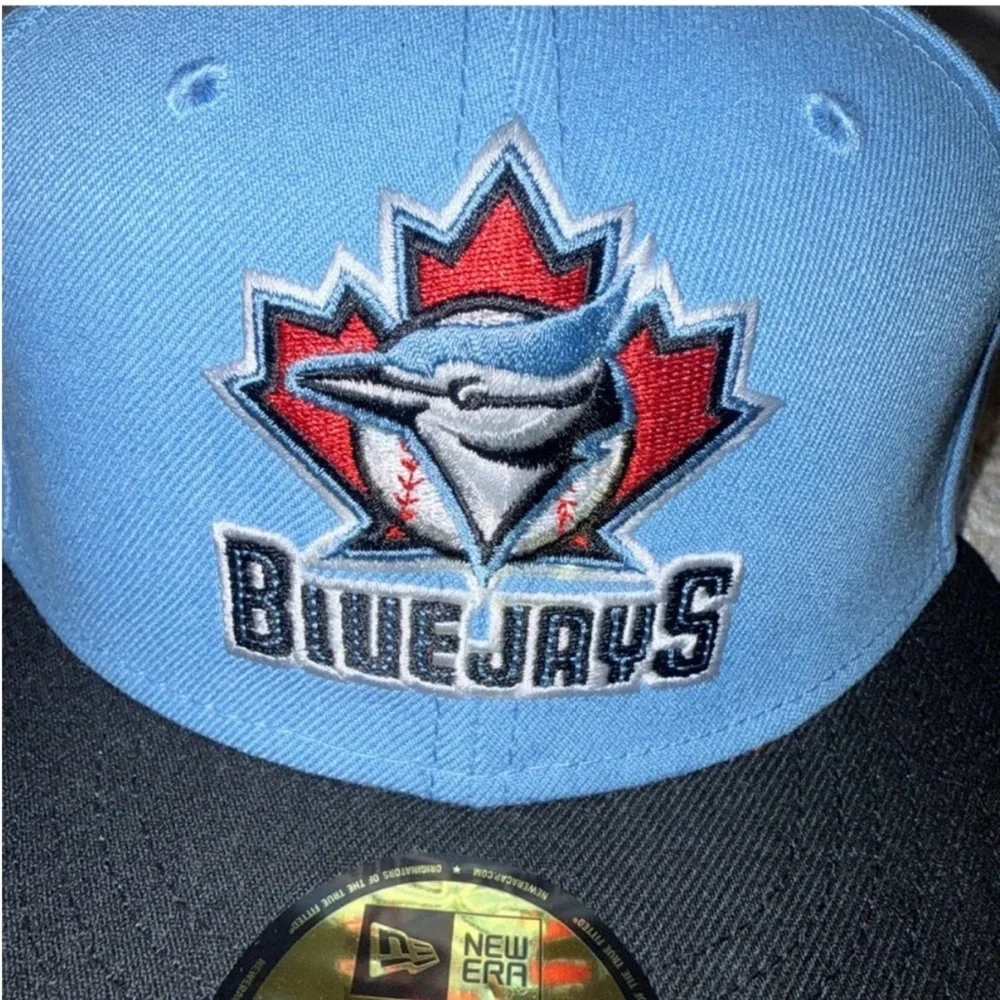 New Era Light Blue and Black Blue Jays Fitted Cap - Picture 3 of 8